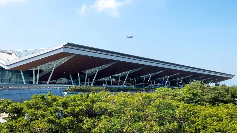 Currency exchange in Da Nang: where to change money legally, ATM fees and tipping